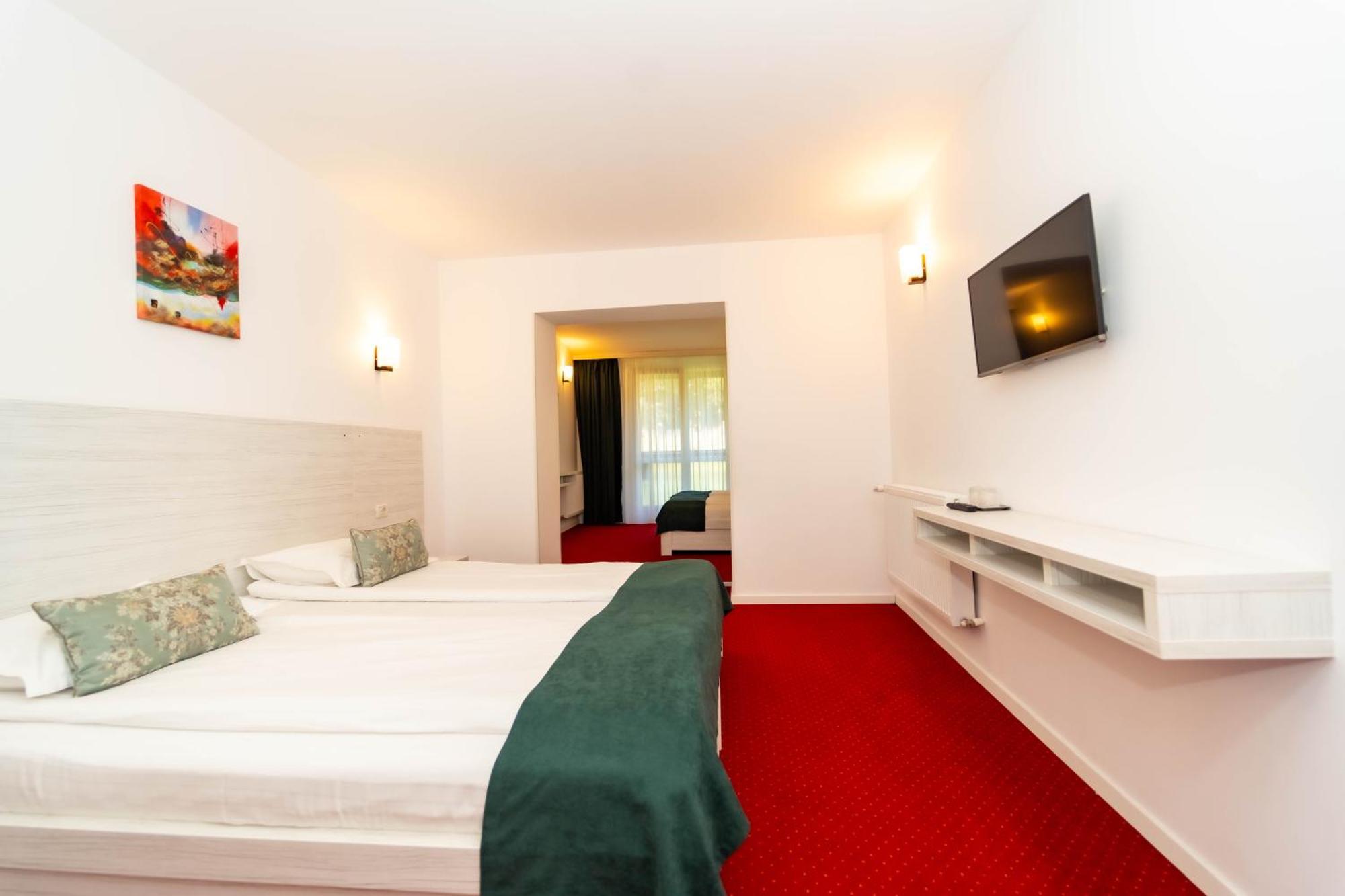 Hotel Cirus เปรดัล ภายนอก รูปภาพ