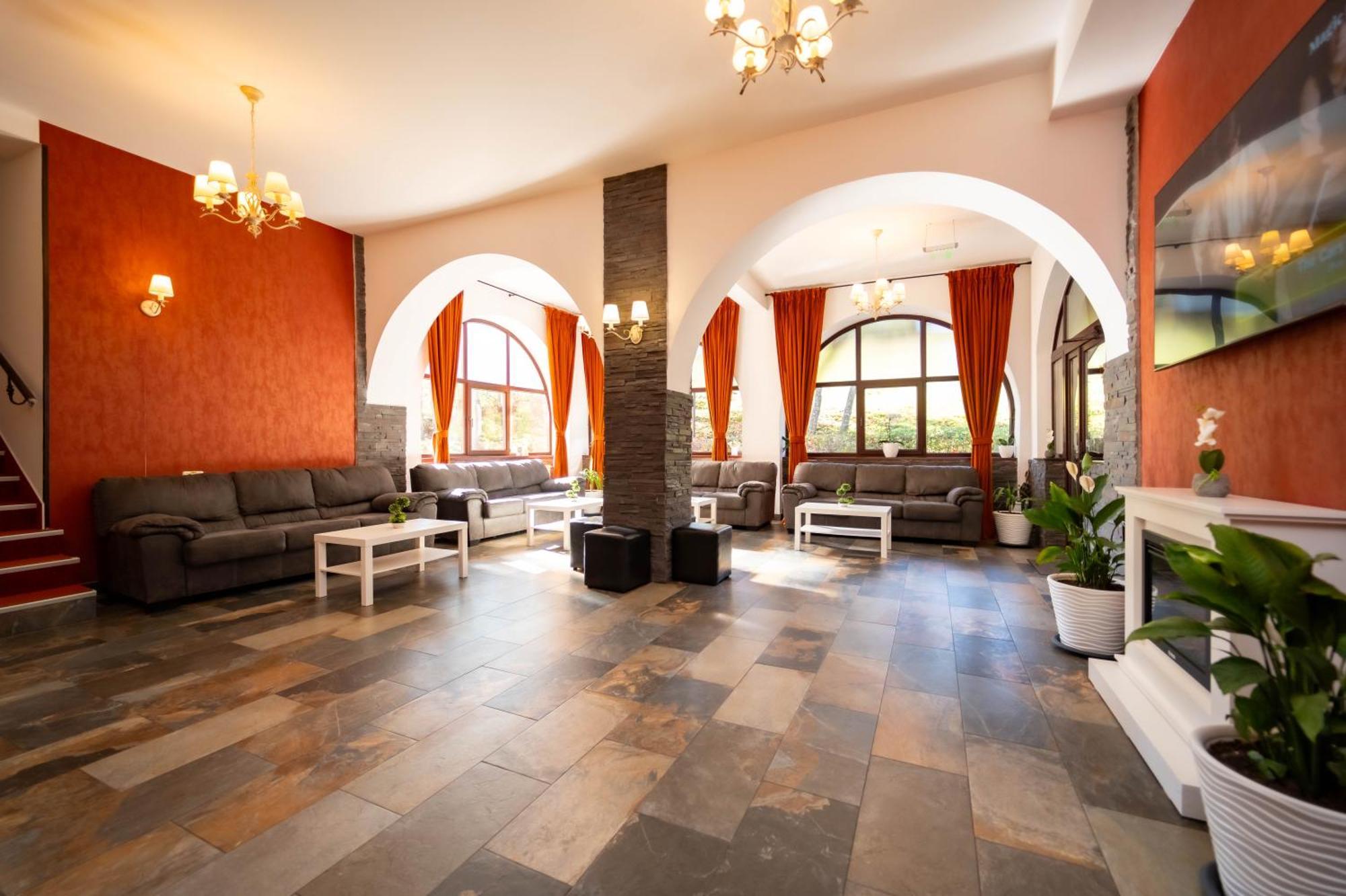 Hotel Cirus เปรดัล ภายนอก รูปภาพ