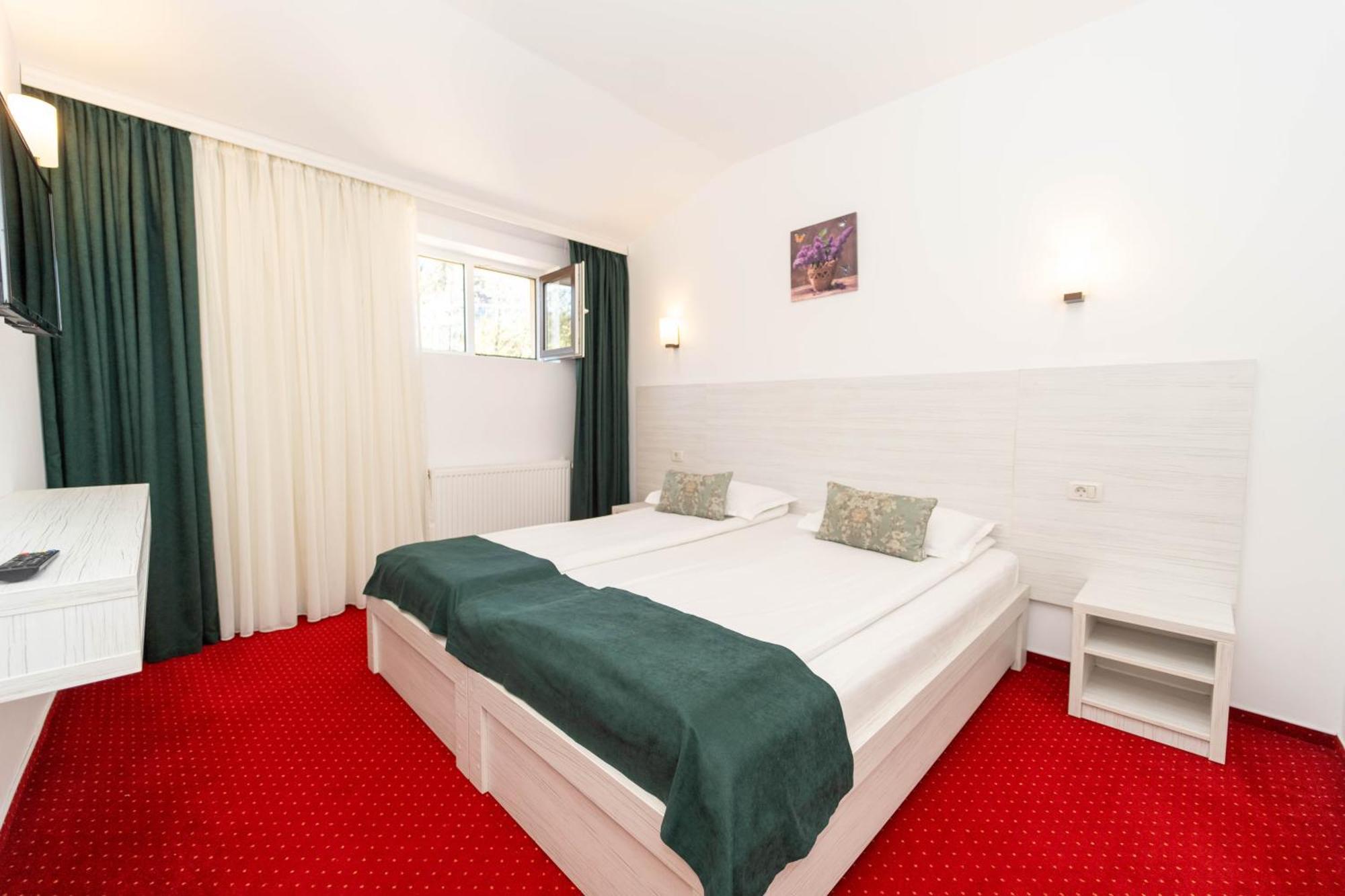 Hotel Cirus เปรดัล ภายนอก รูปภาพ