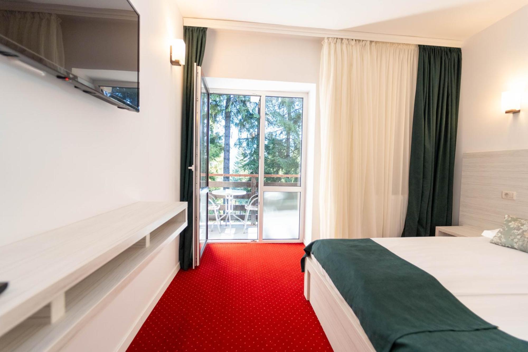Hotel Cirus เปรดัล ภายนอก รูปภาพ