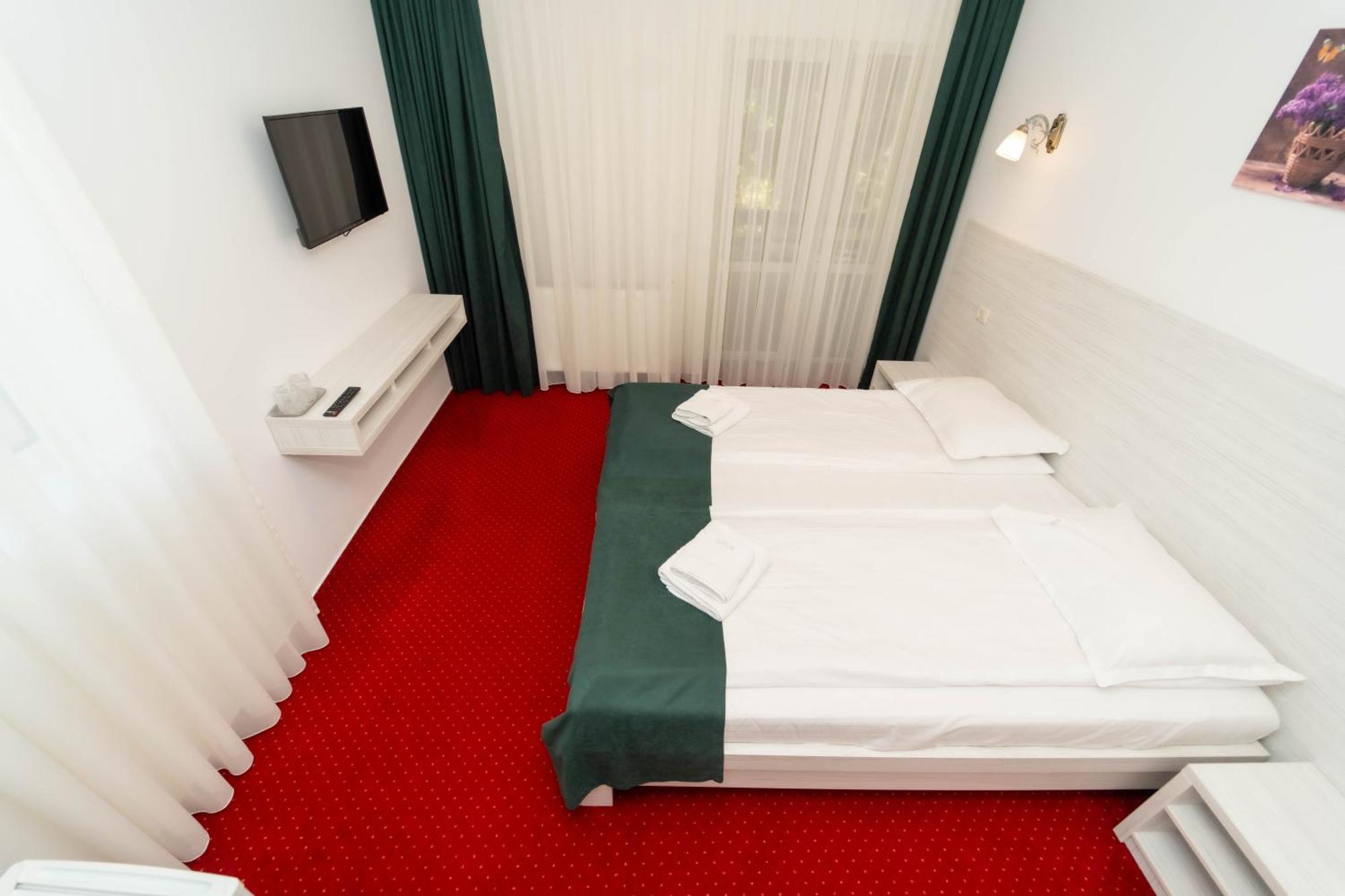 Hotel Cirus เปรดัล ภายนอก รูปภาพ